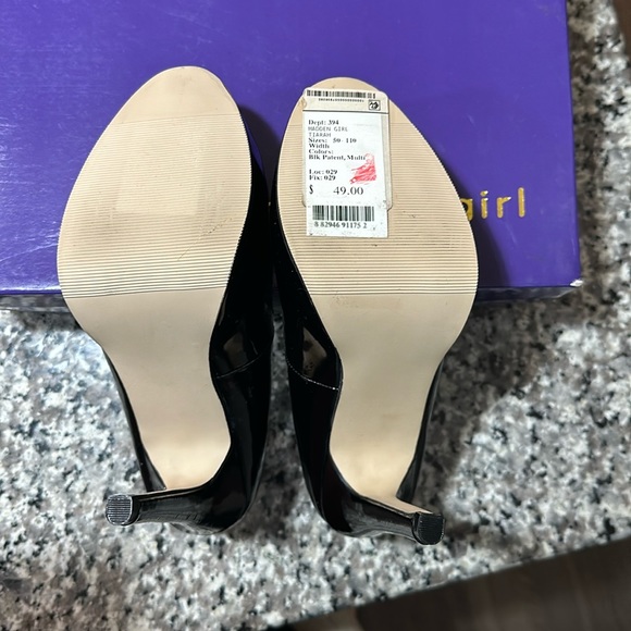 Never used, madden girl, size 5, true to size, scuffed on right heel - Picture 8 of 10
